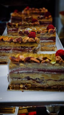 Budapeşte 'de bir kafede taze tatlılar