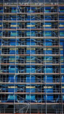 Baharda Budapeşte 'nin merkezindeki binaların mimari detayları