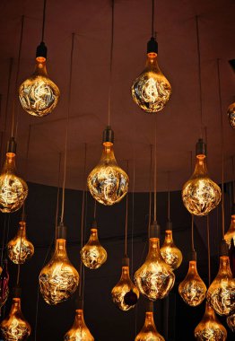 Baharda Budapeşte 'nin merkezindeki binaların mimari detayları