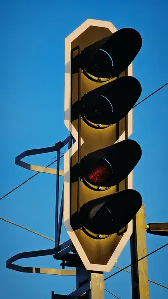 Budapeşte tren istasyonunda gün batımında