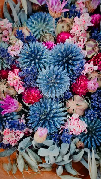 Budapeşte 'de bir çiçekçide kurumuş çiçekler.