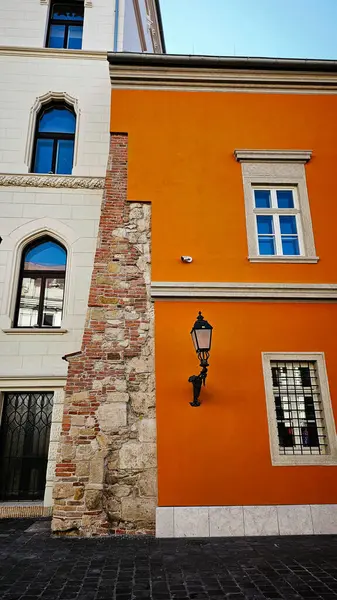 Budapeşte 'nin merkezindeki binaların mimari detayları