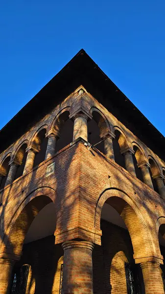 Bir aralık akşamı Bükreş yakınlarında Mogosoaia Sarayı