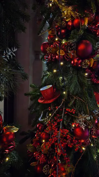 Aralık ayında Bükreş sokaklarında yılbaşı süsleri