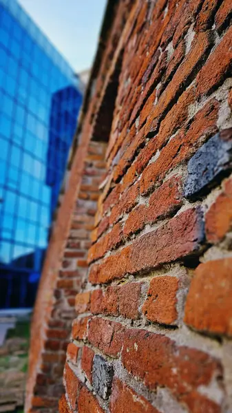 Avrupa 'da antik bir kalenin tuğla duvarı