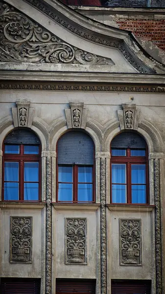 Timisoara 'nın merkezindeki antik binaların detayları