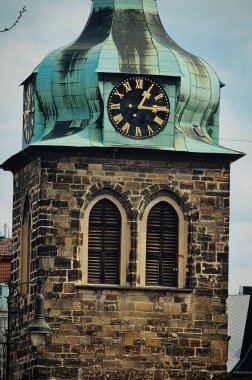 Nisan ayında Prag şehir merkezinin mimari detayları