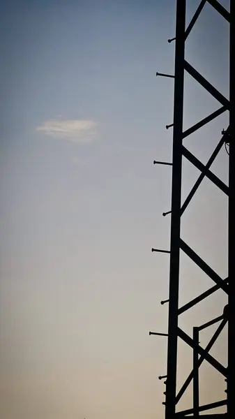 Günbatımında Macaristan iç kesimlerinde bir platformda