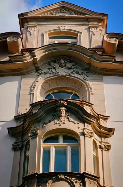 Nisan ayında Prag şehir merkezinin mimari detayları