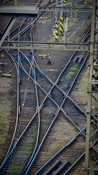 İlkbaharda Prag Merkez İstasyonu 'nun dışından görüntü