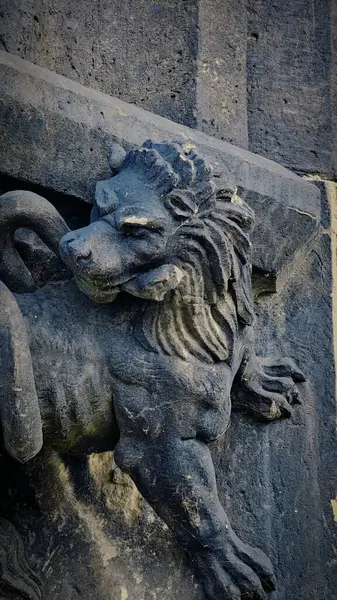 Nisan ayında Prag şehir merkezinin mimari detayları