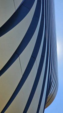 Prag 'ın merkezinde modern bir ofisin ön cephesi