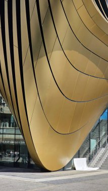 Prag 'ın merkezinde modern bir ofisin ön cephesi