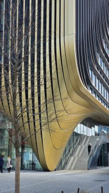 Prag 'ın merkezinde modern bir ofisin ön cephesi