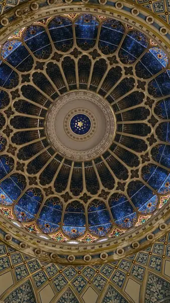 Bulutlu bir günde Szeged sinagogu