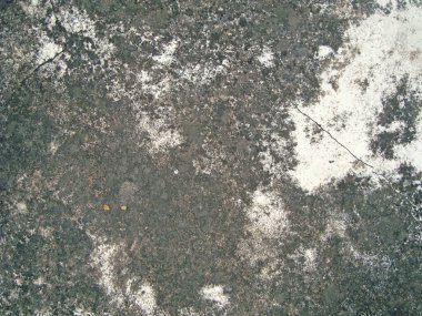 Eski duvarın arkasında bir taş deseni var.