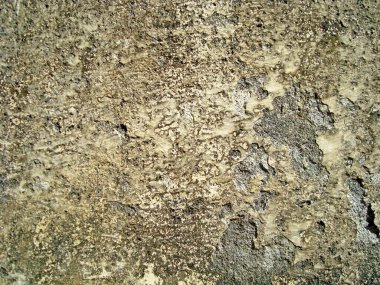 Eski duvarın arkasında bir taş deseni var.