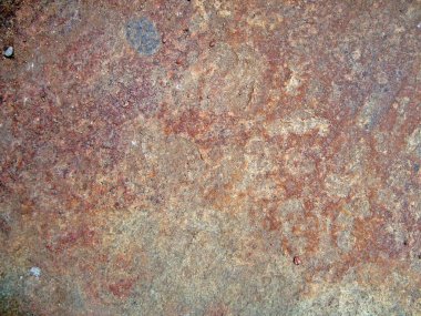 Eski duvarın arkasında bir taş deseni var.