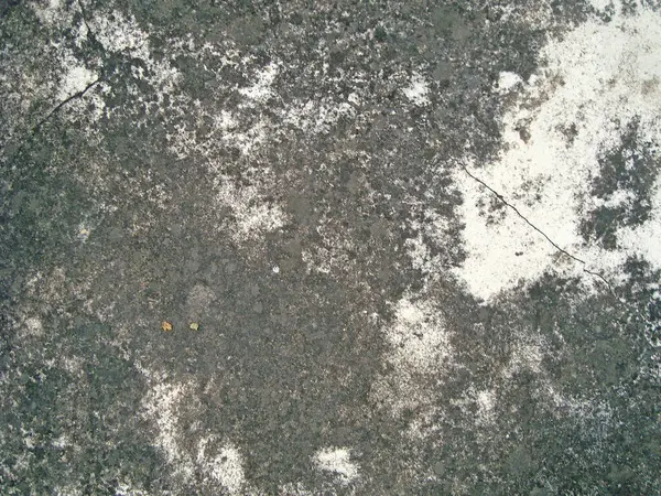 Eski duvarın arkasında bir taş deseni var.