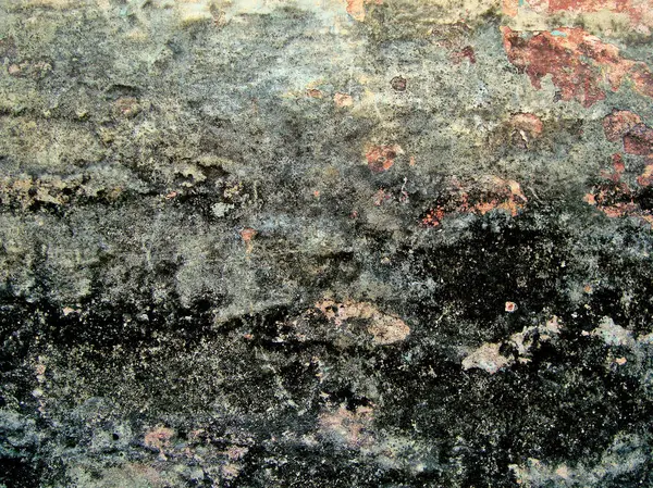 Eski duvarın arkasında bir taş deseni var.