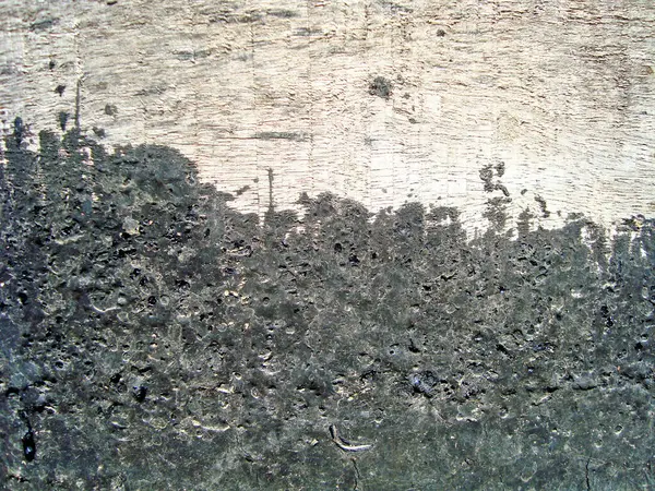 Eski duvarın arkasında bir taş deseni var.