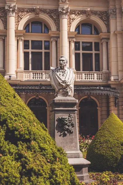 Krakow 'daki Aleksander Fredro Anıtı