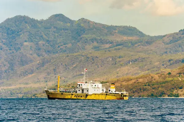 KM. Nangalala hala görevdeyken .Pantar, Alor - Endonezya (30 Ağustos 2016). Şimdi ise denizin dibini boyladı.