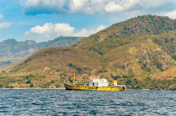 KM. Nangalala hala görevdeyken .Pantar, Alor - Endonezya (30 Ağustos 2016). Şimdi ise denizin dibini boyladı.