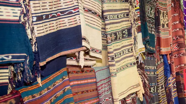 Alor - Endonezya 'nın dokuma kumaşı