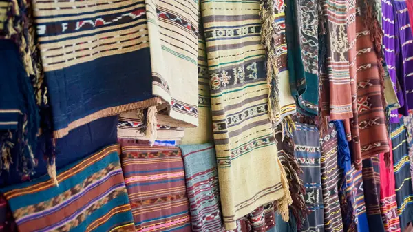 Alor - Endonezya 'nın dokuma kumaşı