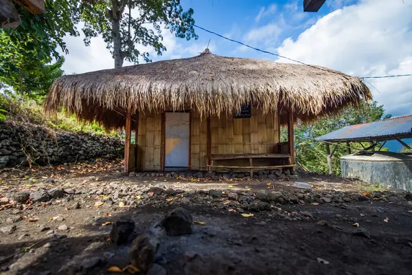 Bampalola kabilesinin geleneksel evi. Alor, Doğu Nusa Tenggara, Endonezya - 08 Haziran 2017