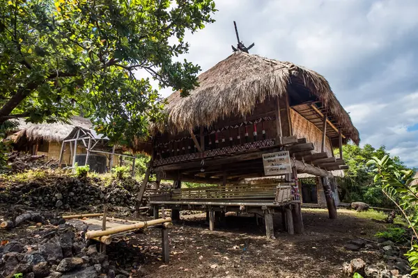Bampalola kabilesinin geleneksel evi. Alor, Doğu Nusa Tenggara, Endonezya - 08 Haziran 2017