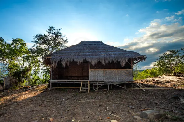 Bampalola kabilesinin geleneksel evi. Alor, Doğu Nusa Tenggara, Endonezya - 01 Eylül 2021