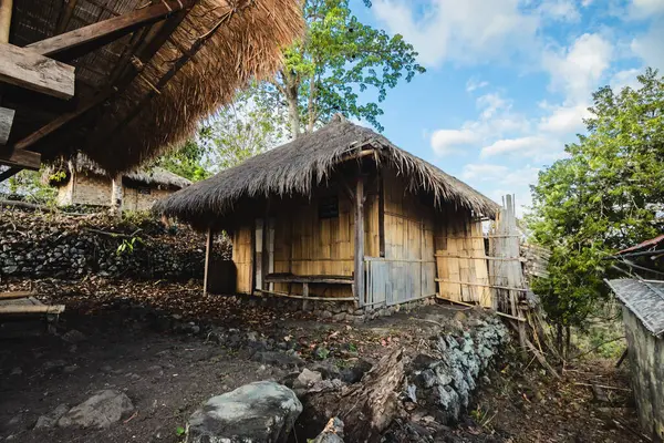 Bampalola kabilesinin geleneksel evi. Alor, Doğu Nusa Tenggara, Endonezya - 01 Eylül 2021