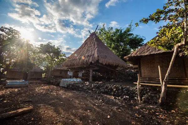 Bampalola kabilesinin geleneksel evi. Alor, Doğu Nusa Tenggara, Endonezya - 01 Eylül 2021