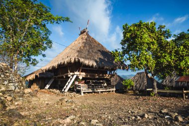 Bampalola kabilesinin geleneksel evi. Alor, Doğu Nusa Tenggara, Endonezya - 01 Eylül 2021