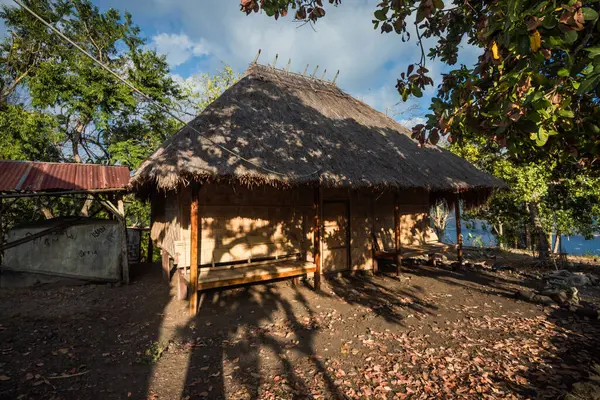 Bampalola kabilesinin geleneksel evi. Alor, Doğu Nusa Tenggara, Endonezya - 01 Eylül 2021