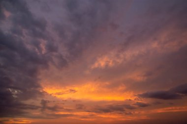 Gökyüzü görünümü alacakaranlıkta, Akşam gökyüzü arkaplanı.