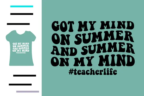 Aklımı yaz mevsiminde tişört tasarımına verdim.