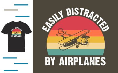 Tişört tasarımından dolayı dikkati kolaylıkla dağılıyor.