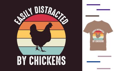 Tişört dizaynı tavuklar dikkatini dağıtıyor.