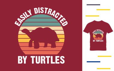 Kaplumbağaların tişört tasarımı dikkatini dağıtıyor.