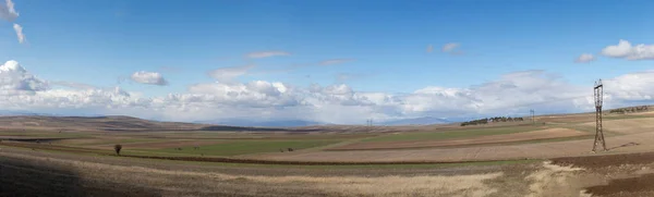 Campos Arados Agrícolas Sobre Telón Fondo Una Cordillera Cielo Azul — Foto de Stock