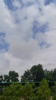 Bulutlu güzel gökyüzü, doğa arka planı