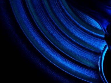 Dairesel tasarım kalıpları ve tanecikli detaylarıyla soyut ışık gradyanı.