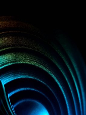 Dairesel tasarım kalıpları ve tanecikli detaylarıyla soyut ışık gradyanı.