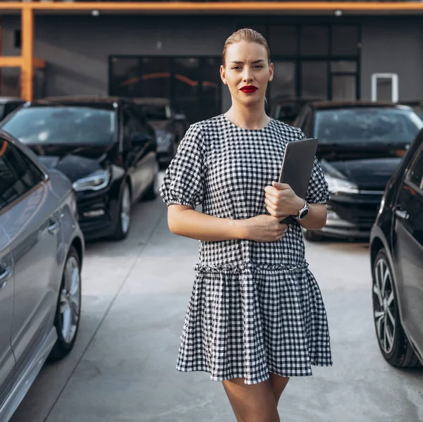 Beautiful Young Female Car Dealer Standing Front Parked Cars Used —  Fotos de Stock