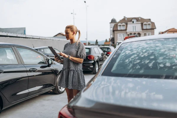 Beautiful Young Female Car Dealer Standing Front Parked Cars Used —  Fotos de Stock