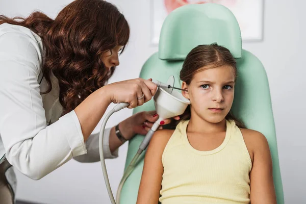 Otolaryngologist Doing Ear Irrigation Earwax Removal Beautiful Teenage Girl Modern — ストック写真