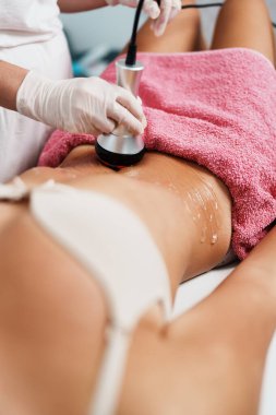 Cavitation RF vücut tedavisi ve sağlık güzelliğinin iyileştirilmesi ve yağ ve selülit alınması için çağdaş ilaç